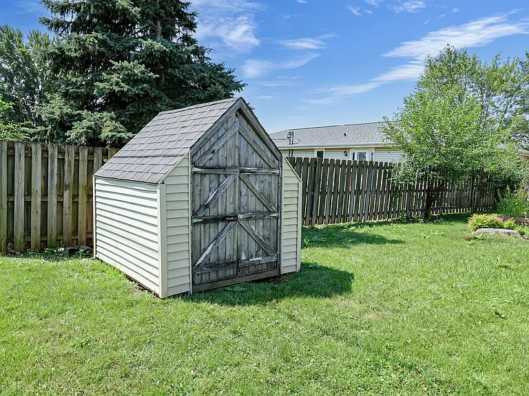 1216 Meadow Ln — Photo 15