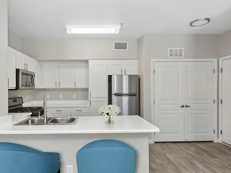 650 E Azure Ave — Photo 1