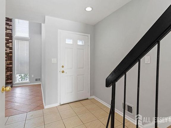 5th image of 65 Allison Rd