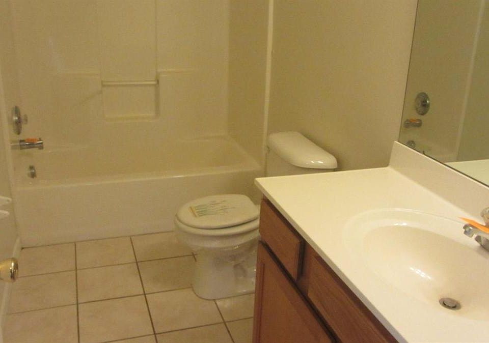2nd image of 20 Pepperwood Ct APT 4
