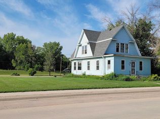 105 Center St, Elgin, IA 52141