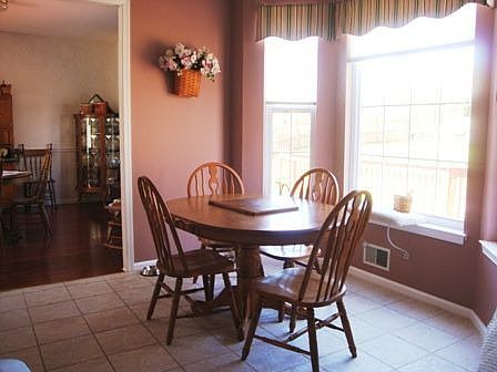 Kitchen - Eat-in Area