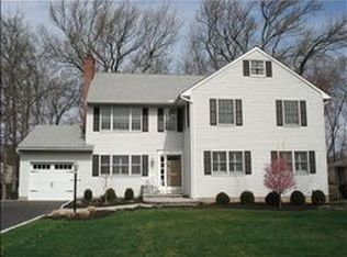 75 Chaucer Dr, Berkeley Heights, NJ 07922