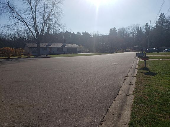 5th image of 2816/2818 Skyway Ln
