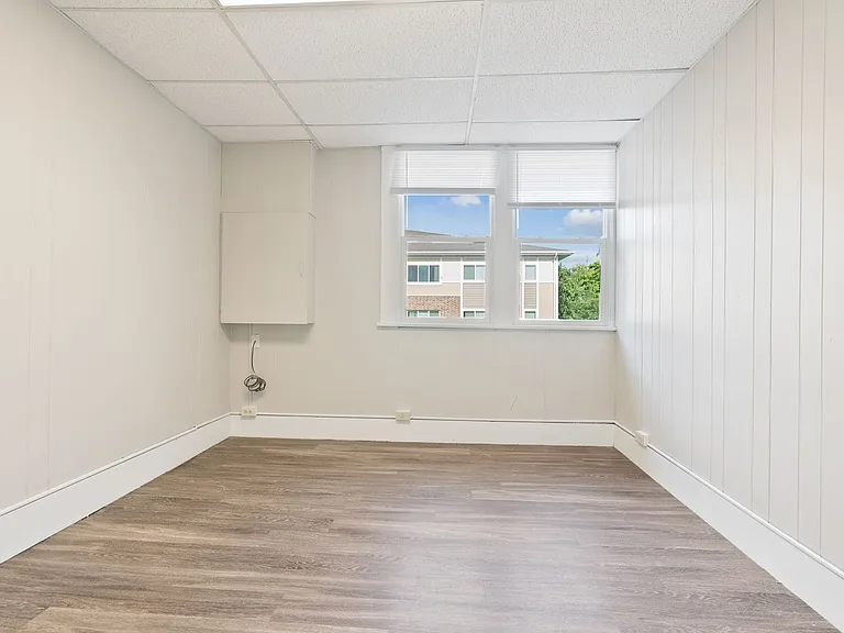 2022 1/2 College St - Cedar Falls — Photo 6