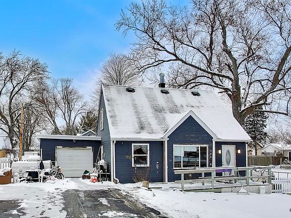 2nd image of 4910 Parkview Dr