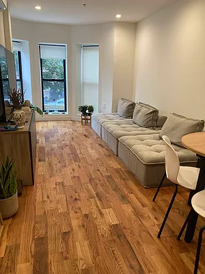 Rented by Delmark Realty LLC | media 21