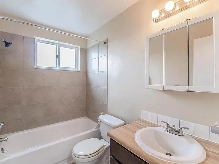 1420 W 71st Pl — Photo 6