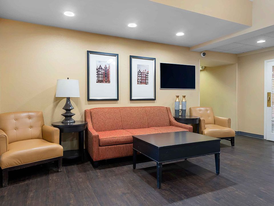 Lobby and Guest Check-in