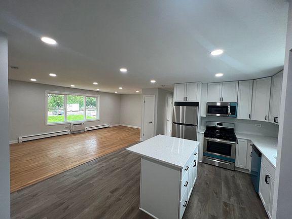 3rd image of 1016 E Division St #2N