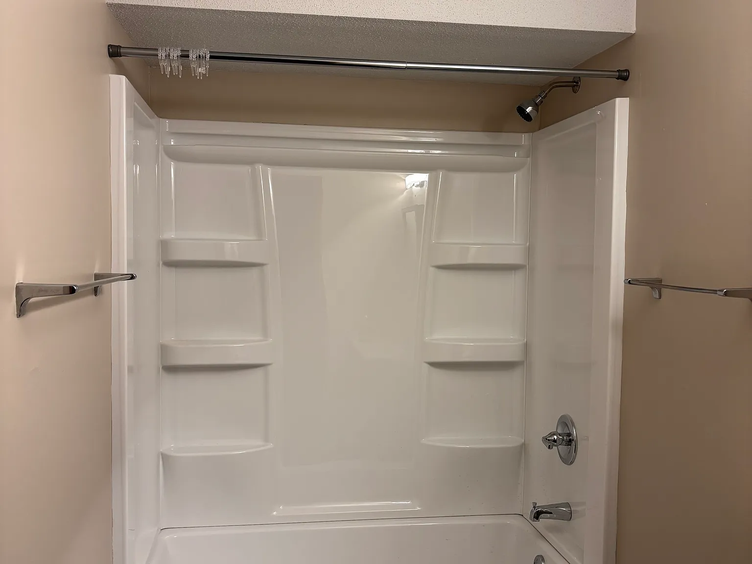 2 bed, 1000 sqft, $1,325 — Photo 2