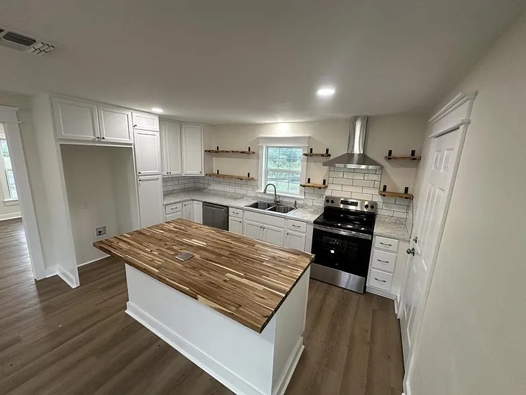 804 E Water St — Photo 10