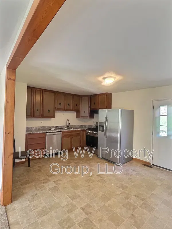 3 bed, 1.0 bath, 1000 sqft, $1,100 — Photo 2