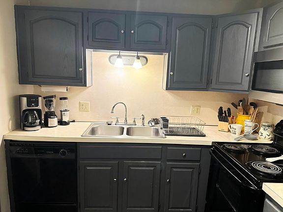 4th image of 2820 Buxton Ct