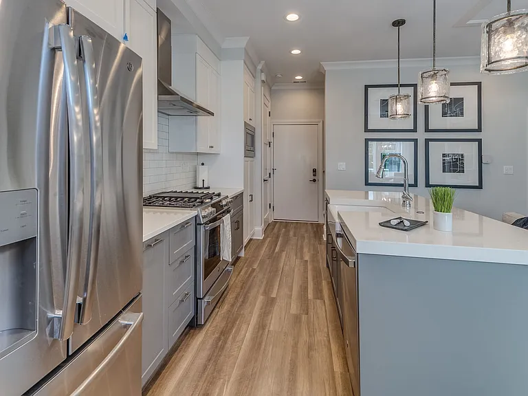 Eldridge Townhome Rentals — Photo 8