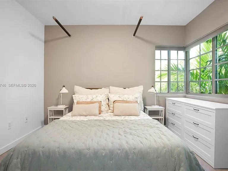 901 3rd St #3 — Photo 2
