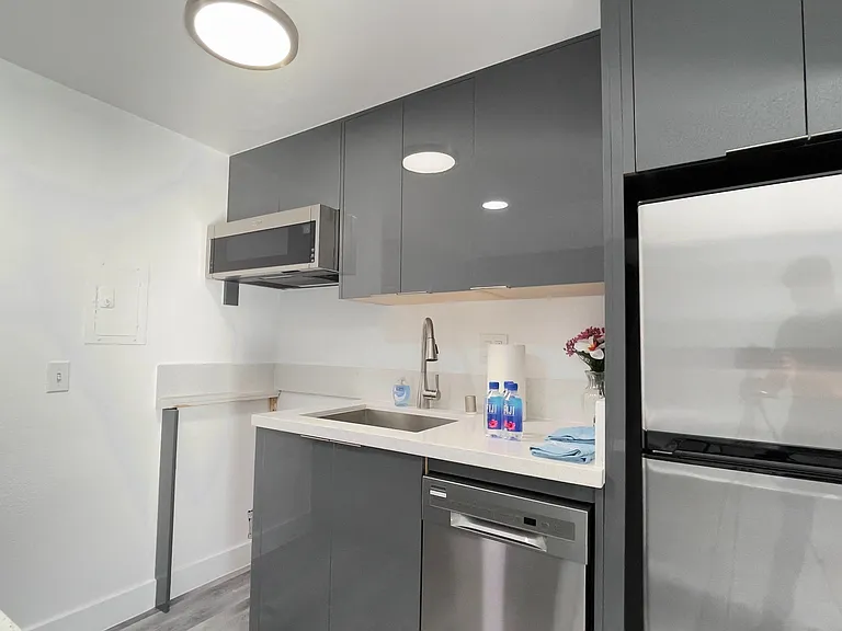Tujunga Apartments — Photo 19