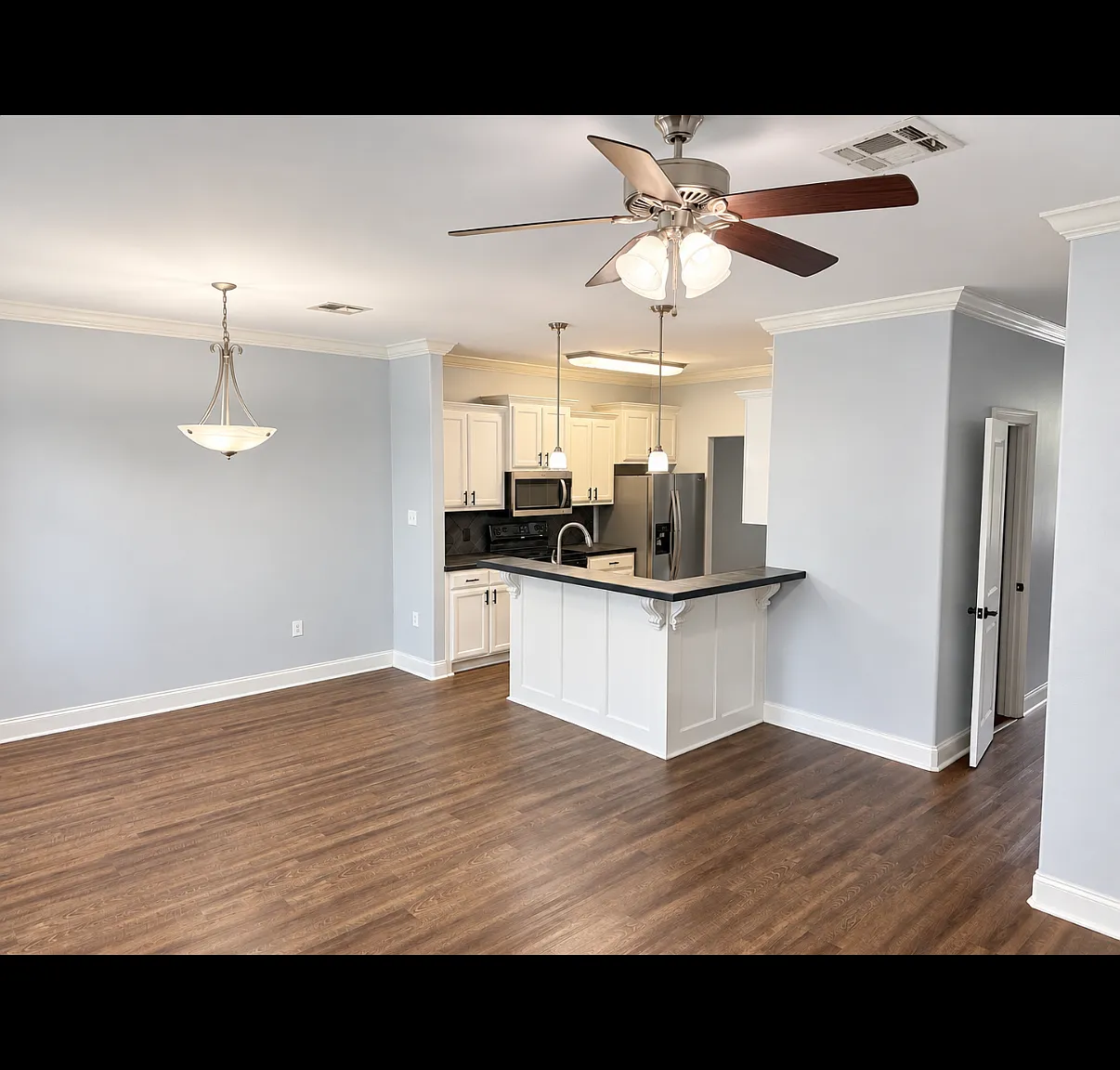 3 bed, 2.5 bath, 1750 sqft, $1,850 — Photo 4