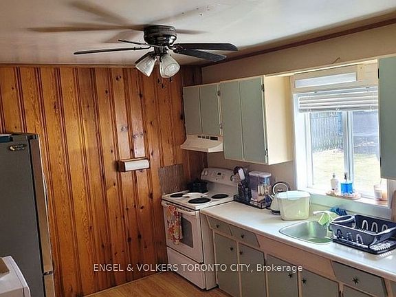 5th image of 16 Fredrick Ave
