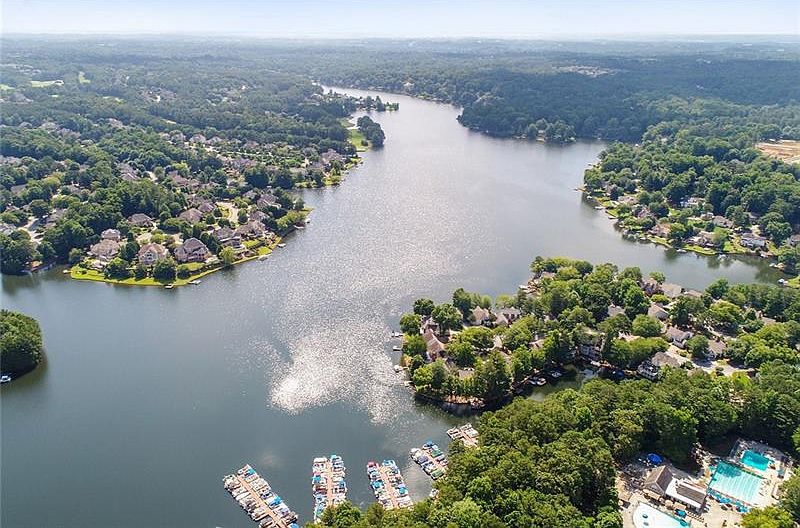2nd image of 1800 Wynridge Trce
