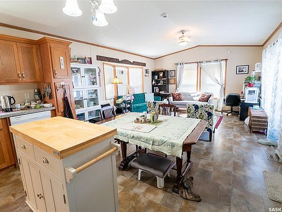 4th image of 102 Herbert STREET