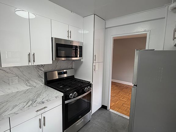 4th image of 67-50 188th St #33