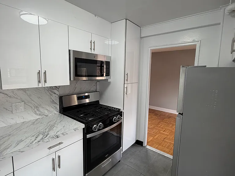 67-50 188th St #33 — Photo 4