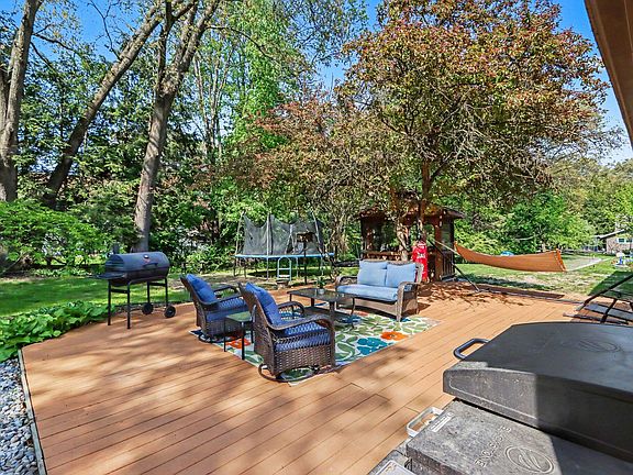 3rd image of 5204 Foxcroft Dr