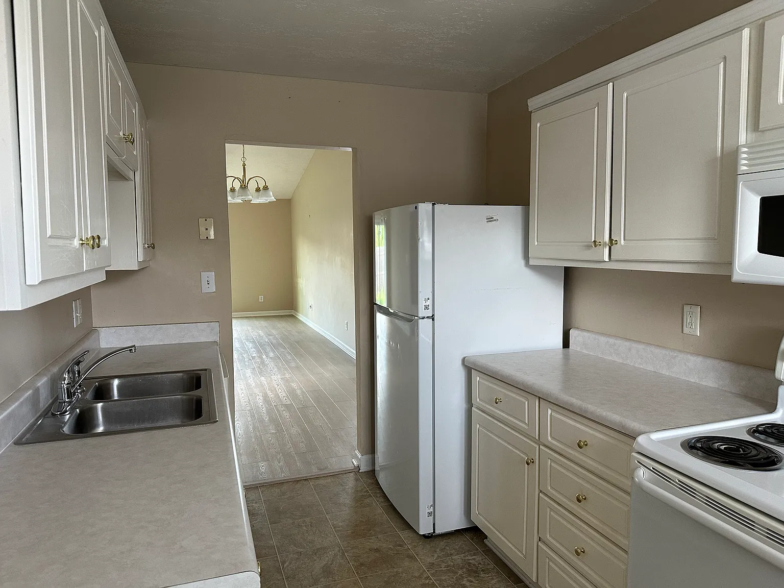 2 bed, 1100 sqft, $1,400 — Photo 2