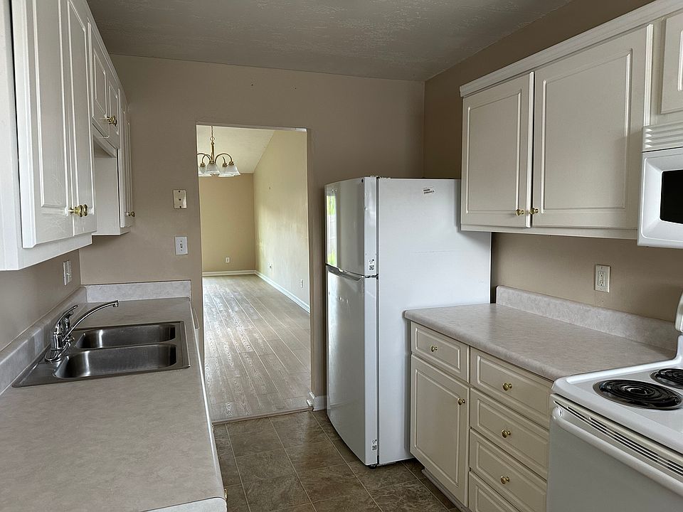 2nd image of 153 Larkspur Ln