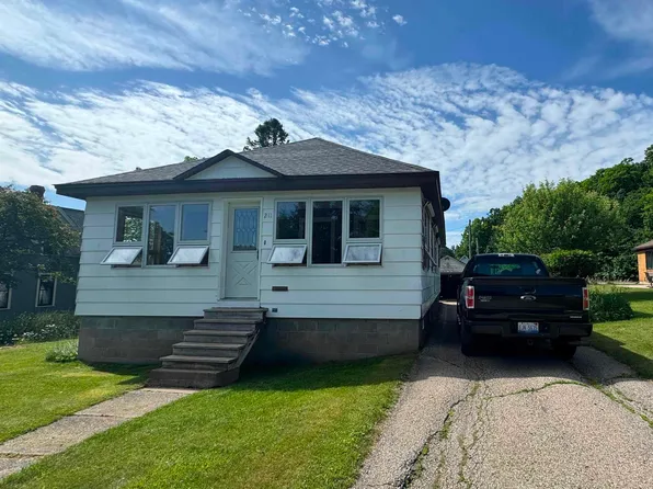 211 Michigan Ave, Crystal Falls, MI 49920