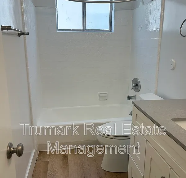 1422 E Maple St #2 — Photo 11