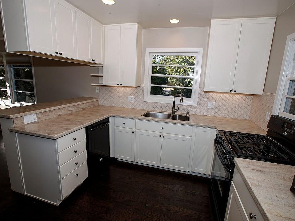 1st image of 11 Greenwood Pl