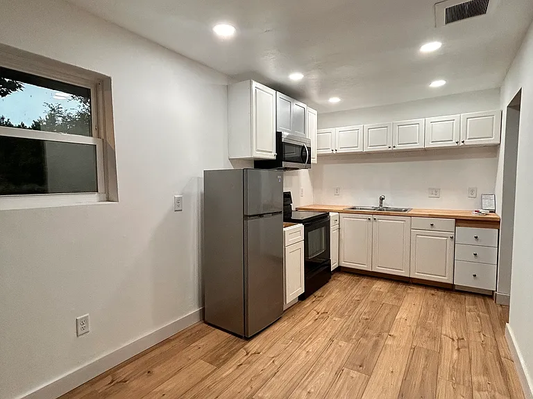571 Fielding Cir — Photo 2