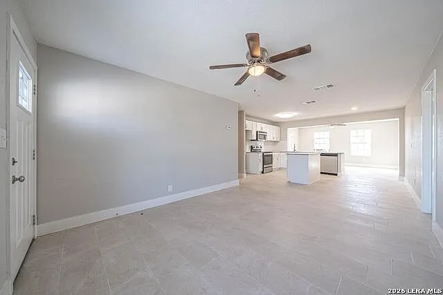 4 bed, 3.0 bath, 1920 sqft, $1,900 — Photo 3