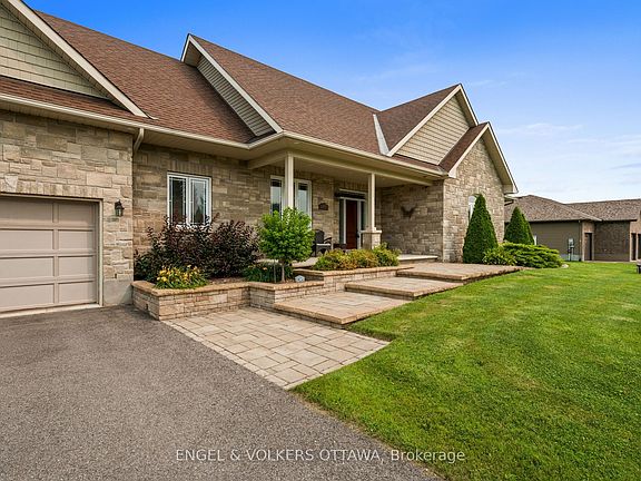 3rd image of 5579 Lombardy Dr