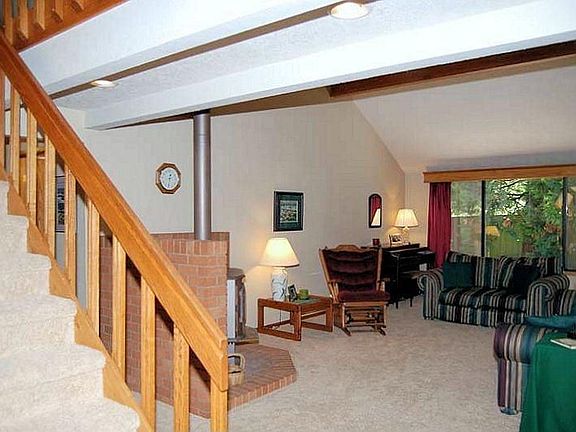 2nd image of 864 Wildflower St NE