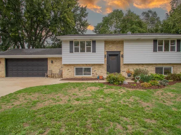 513 Mary Knoll LANE, Watertown, WI 53098
