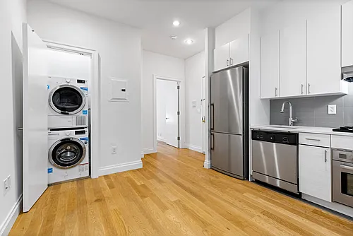 351 E 58th St #1F Photo 1