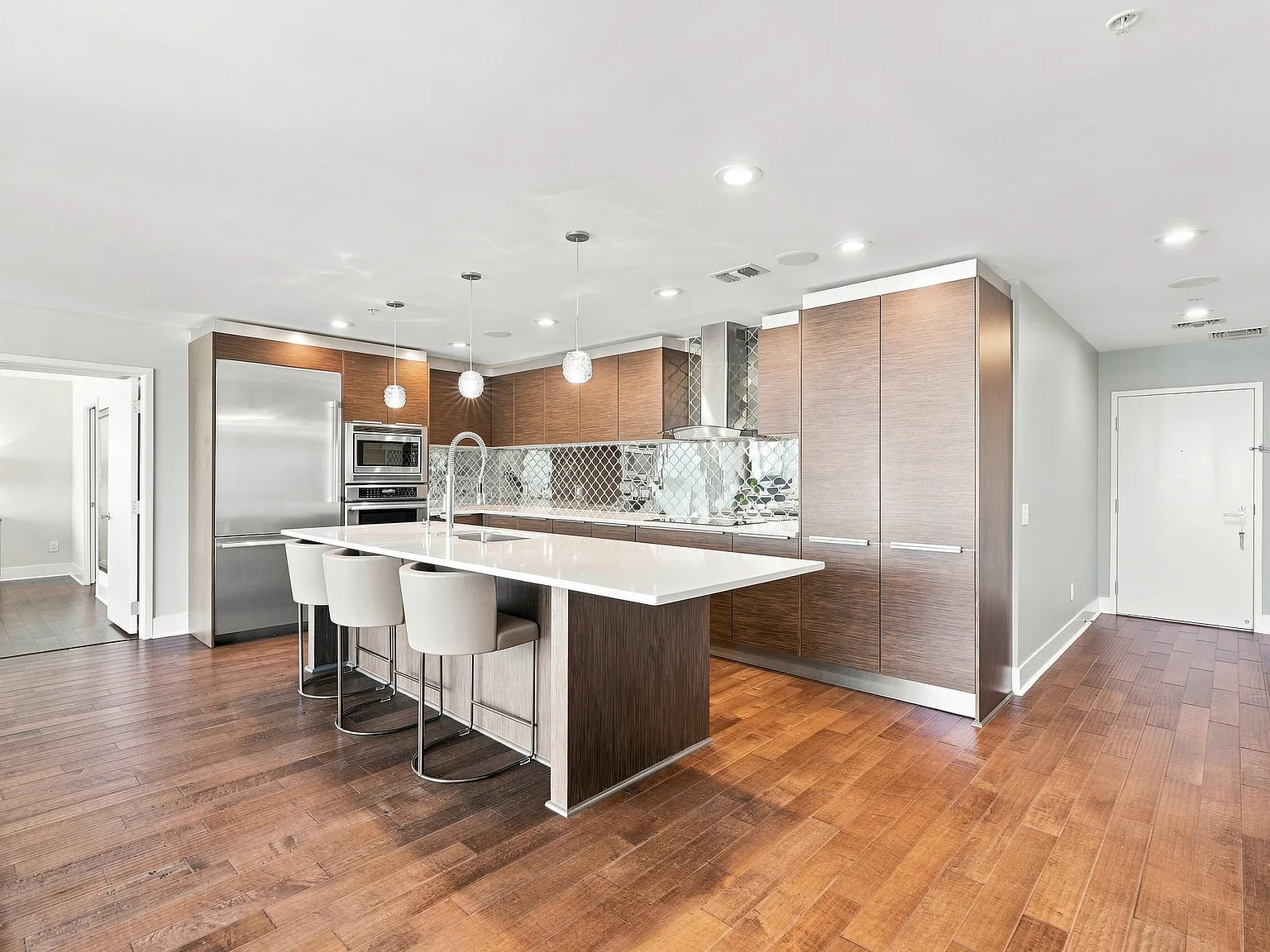2 bed, 2.5 bath, 1442 sqft, $6,895 — Photo 3