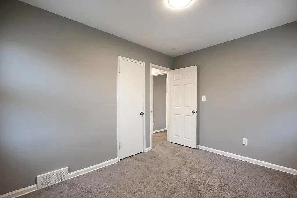 2 bed, 900 sqft, $1,000 — Photo 2
