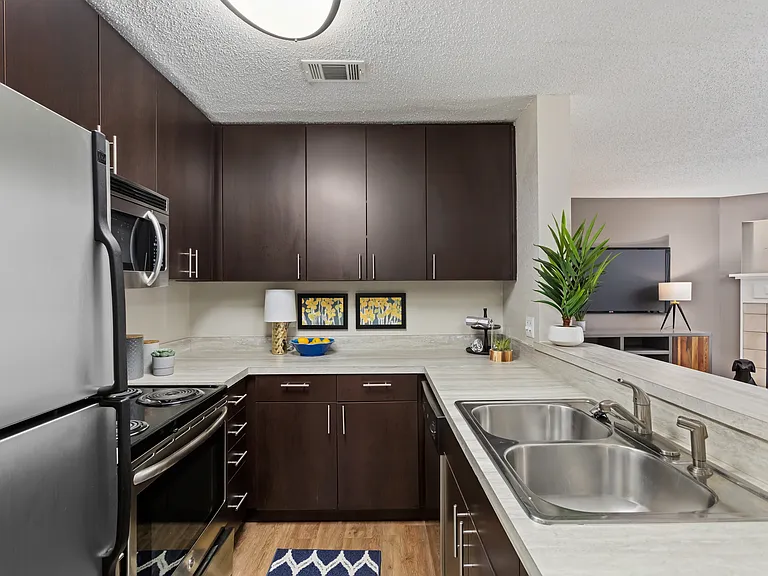 University Ridge Apartments — Photo 13