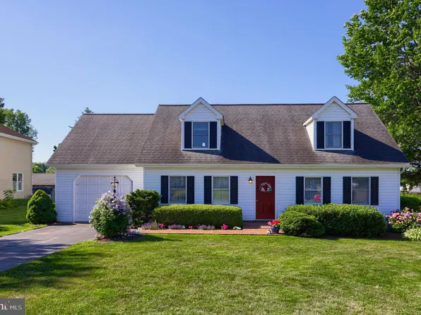 8 Village Sq, Willow Street, PA 17584