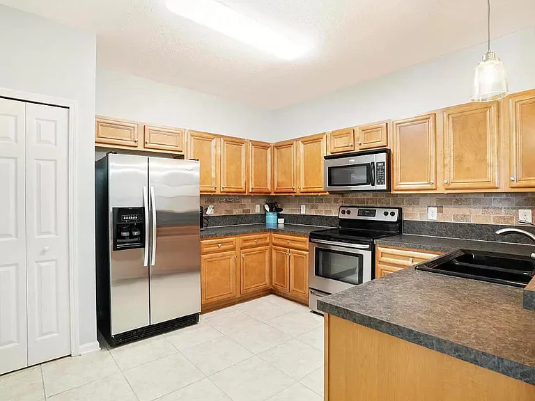 8210 Green Parrot Rd #301 — Photo 5