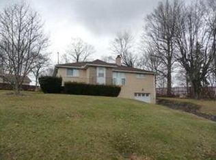 1107 Philomena Dr, Coraopolis, PA 15108