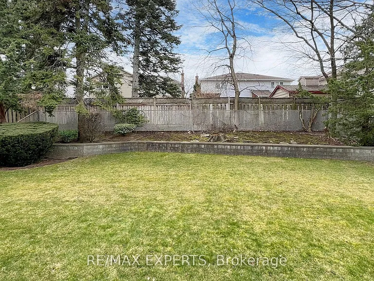 187 Cassandra Blvd — Photo 39