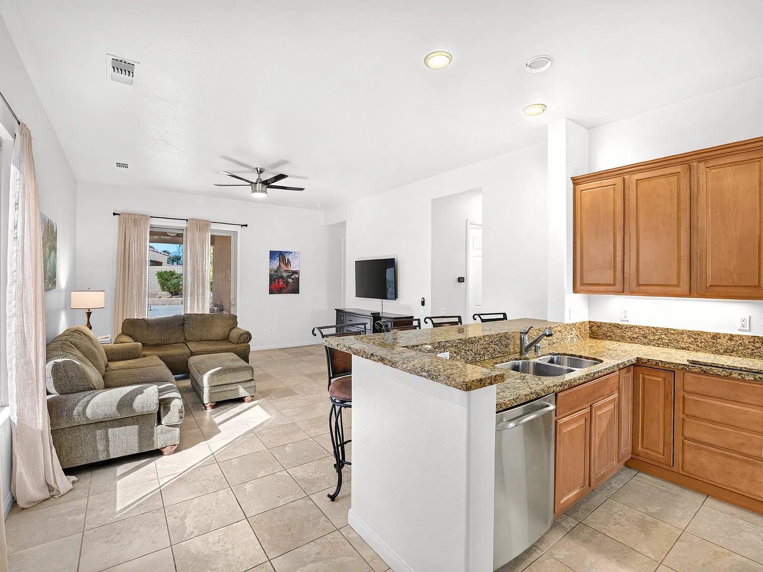 2 bed, 1432 sqft, $4,000 — Photo 3
