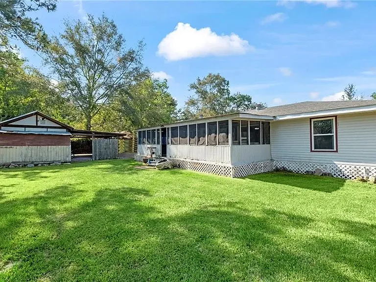 2316 Robin St — Photo 4