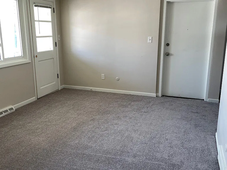 470 Carmen Rd #8 — Photo 8