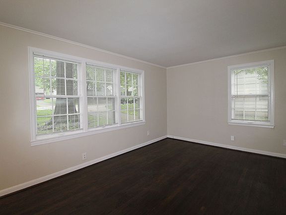 3rd image of 4403 S Parkway Dr